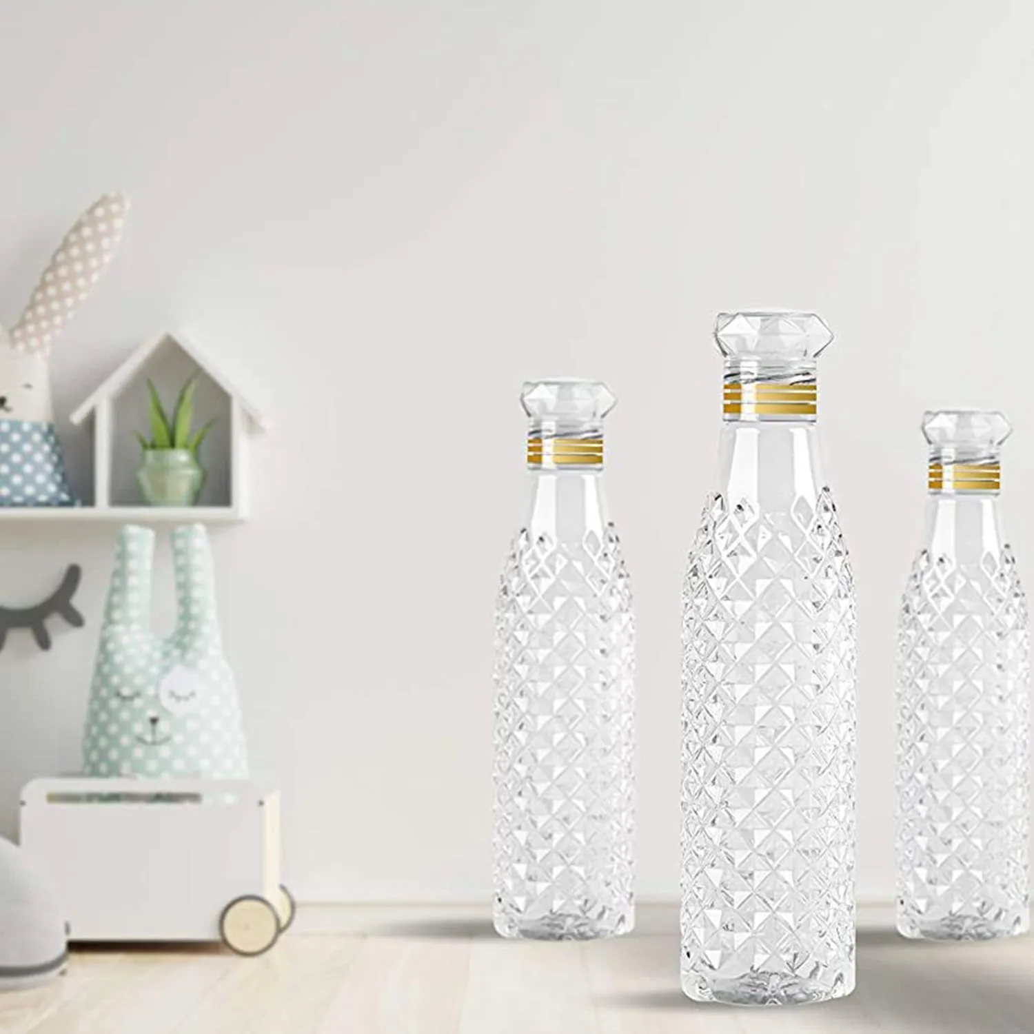 Dimond Cut Water Bottle used by kids, childrens and even adults for storing and drinking water throughout travelling to different-different places and all.